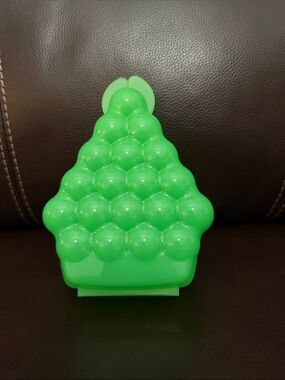 Tupperware Grape keeper - Green - small scratch